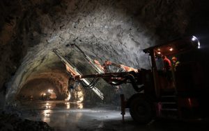 Applying Reinforcement in the Mt Ovit Tunnel