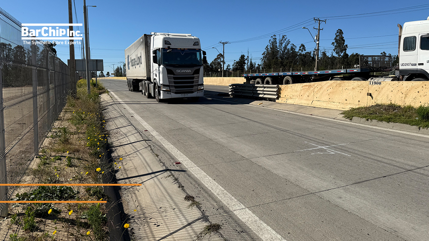 Heavy truck on La Pólvora concrete pavement in Chile