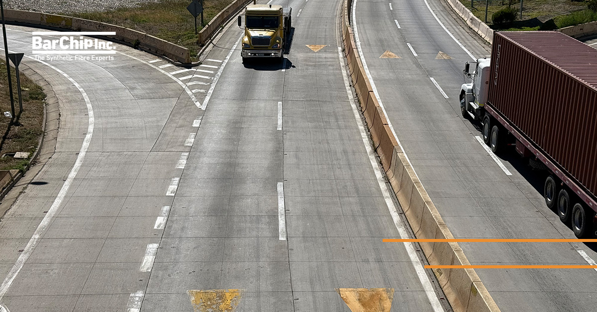 Heavy trucks on La Pólvora concrete pavement in Valparaíso, Chile